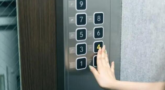 突发电梯停电，如何保障安全？